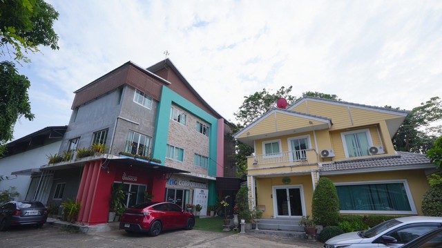 ขาย อาคารสำนักงาน ลำลูกกา คลอง 5 ฝั่งตะวันออก ขนาด 3 ไร่ อาคารสำนักงาน 1,280 ตร.ม. พร้อมบ้านพักอาศัยและโซล่าเซล 50,000,000 บาท
