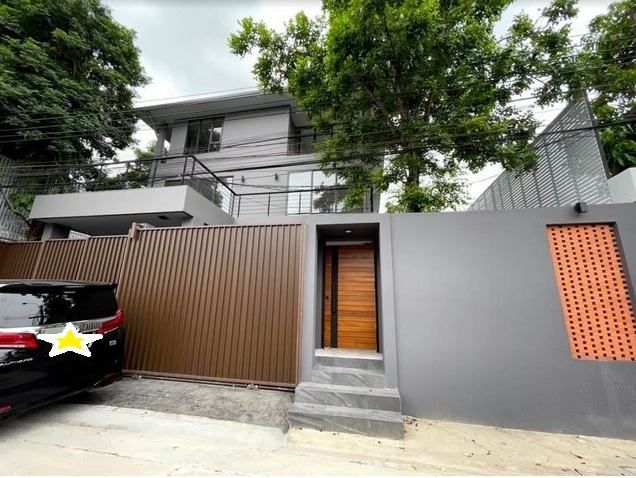 T26-843-1 ให้เช่า บ้าน บ้านเดี่ยว Pool Villa หรู 3 ชั้น สไตล์โมเดิร์น สุุขุมวิท 71 ปรีดี 26 เชื่อมเอกมัย ทองหล่อ กรุงเทพ วัฒนา    ห้องนอน 5 ห้อง ห้องน้ำ 6 ห้อง ชั้นที่ 1