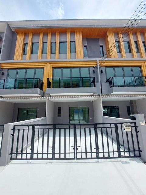 ให้เช่าทาวน์โฮม 3 ชั้น 20 ตร.ว. โครงการ ไอเจ้นท์ พระราม 9 ใกล้ APL บ้านทับช้าง