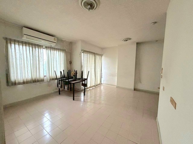 2399 ขาย คอนโด เดอะ วิลเลจ คอนโดมิเนียม The Village Condominium 1500000 บาท ใกล้กับ เซ็นทรัล บางนา ชั้นทั้งหมด 12 ชั้น ห้องนอน 2 ห้อง