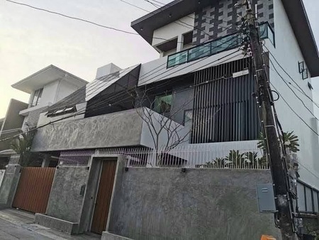 ขาย บ้านเดี่ยว ซอยรัชดานิเวศน์ 16 ใกล้mrtห้วยขวาง ย่านห้วยขวาง 095-164-2956  LL