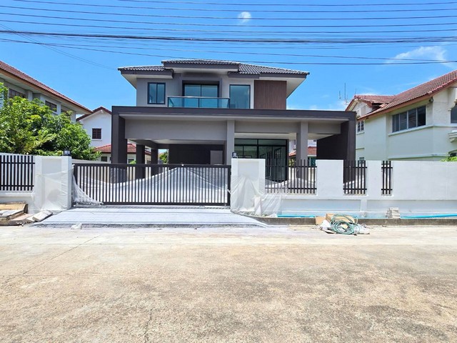 ชลลดา บางบัวทอง-รัตนาธิเบศร์ หลังใหญ่  บ้าน  Hybrid Home  มือสองตกเเต่งใหม่