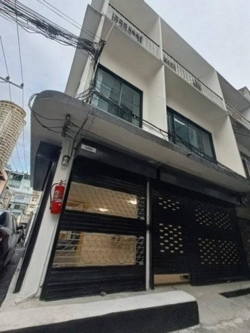 HR 10348 ให้เช่าอาคารพาณิชย์ 3 ชั้นหลังมุม  สาทร 11  ใกล้อัสสัมชัญ ประถม เลี้ยงสัตว์ได้