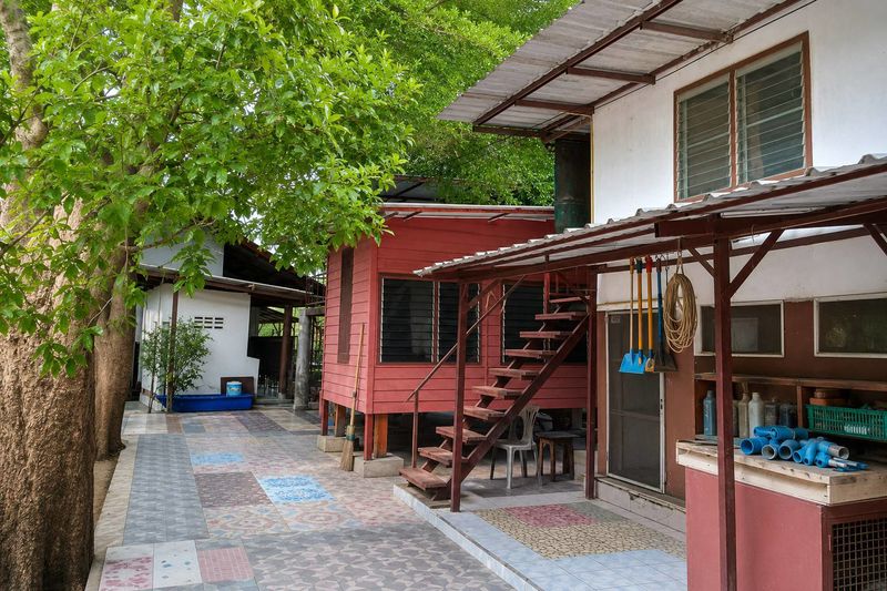 ขายที่ดิน 196.8 ตร.ว. (แปลงD) แถมสิ่งปลูกสร้าง 3 หลัง คานหาม ใกล้โรจนะ ราคา 2.65 ล้านบาท Tel.0949287889