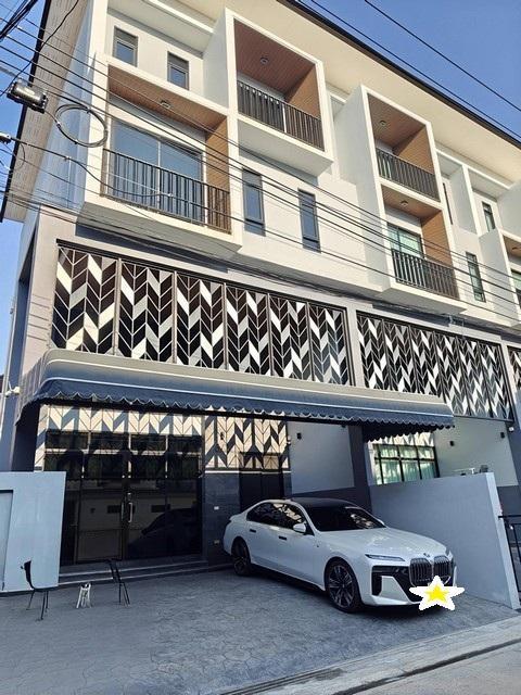 ให้เช่าโฮมออฟฟิศ 3.5 ชั้น 300 ตร.ม. โครงการ Diamond Ville ลาดพร้าว–วังหิน ซอย 4 ใกล้เลียบด่วน
