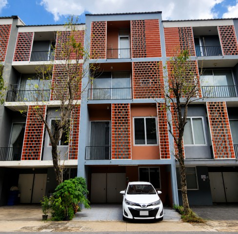 Contemporary Townhome for Rent | Siamese Blossom @ Fashion Island THB 32,000/month