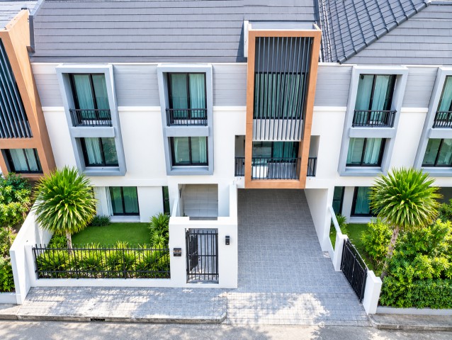 แจ้งวัฒนะ  ถูกที่สุดในไทย 4แอร์ โฮมออฟฟิศ 3 ชั้น 3 ห้องนอน 3 ห้องน้ำ ใกล้รถไฟฟ้าสถานีเมืองทองธานี IMPACTติวานนท์ 220 ตร.ม.  55 ตร.ว