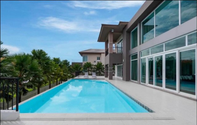 บ้านเดี่ยวระดับ Ultra Luxury Nichada Thani Green Park